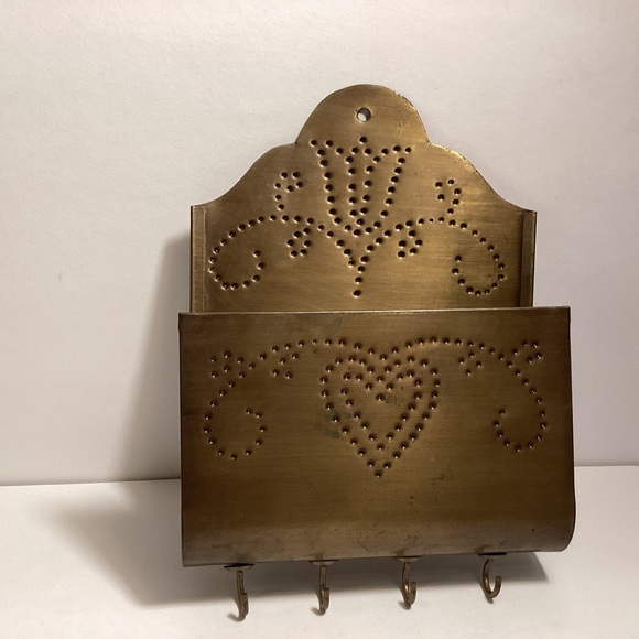 Hand crafted punched brass key / letter holder - Picture 2 of 8